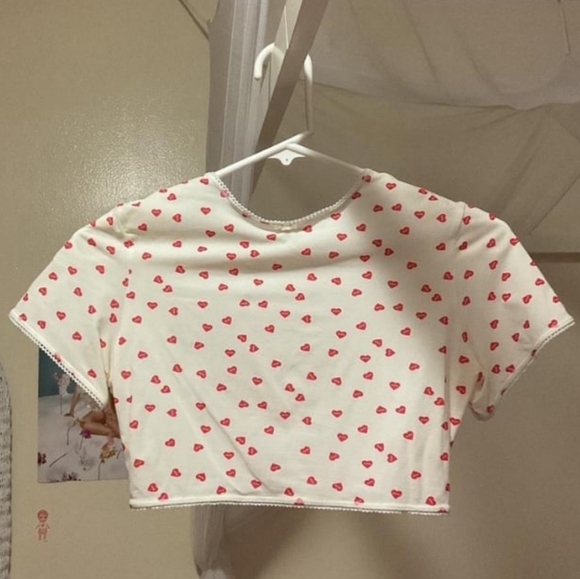 Skims Fits Everybody Picot Super Cropped T-Shirt in the Ruby Heart print Size M - Picture 4 of 5